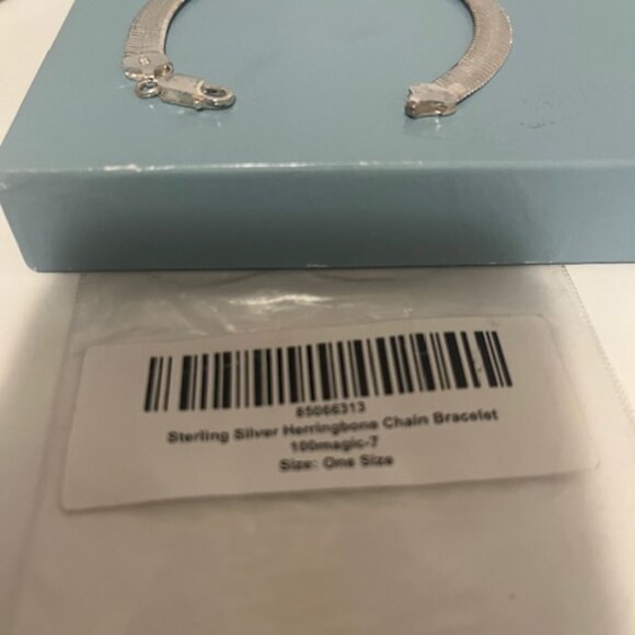 Herringbone link sterling silver bracelet. - Picture 2 of 3